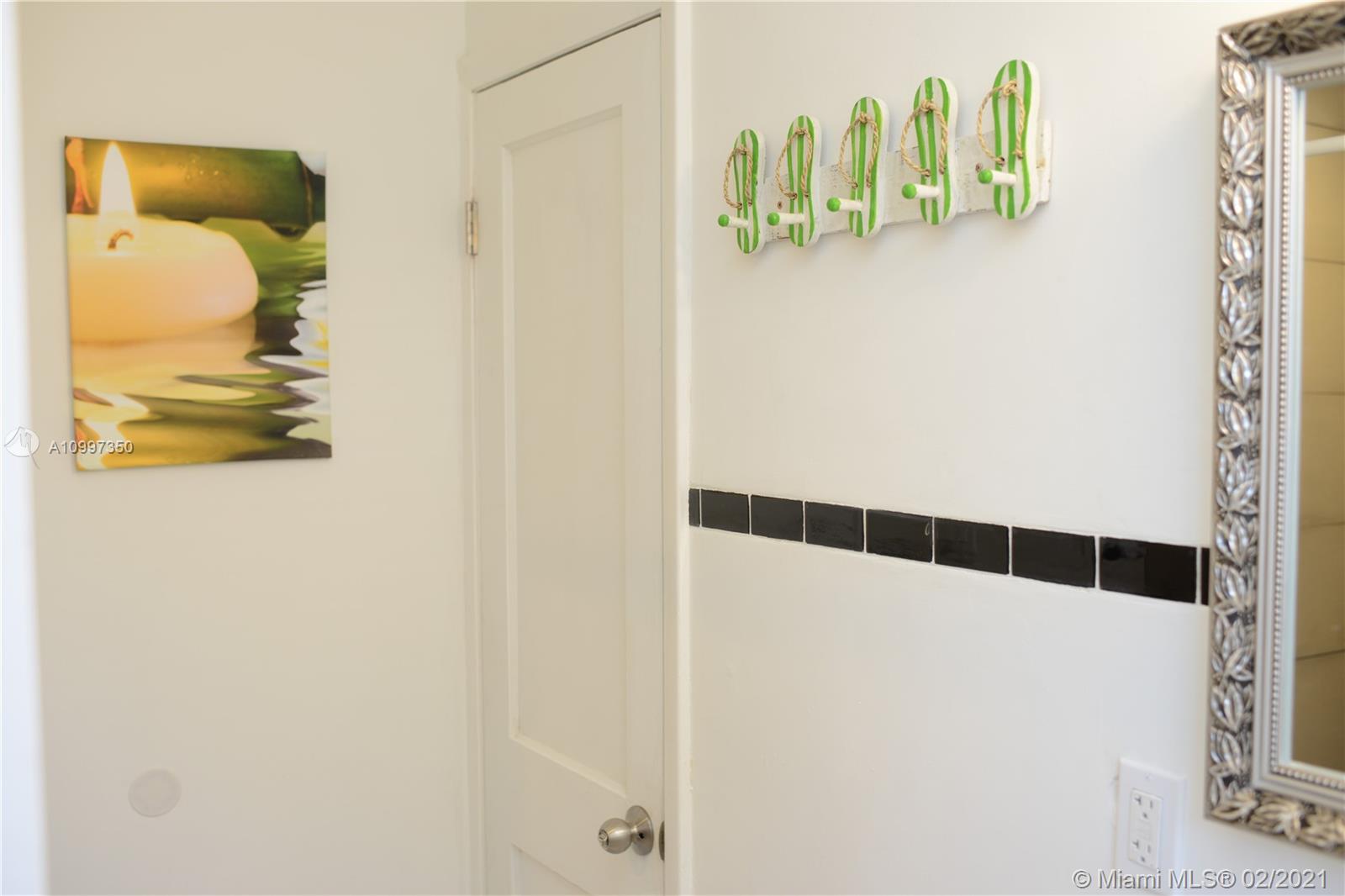 See details / 1368 sq. ft. $ 2021-02-10 0 Photo