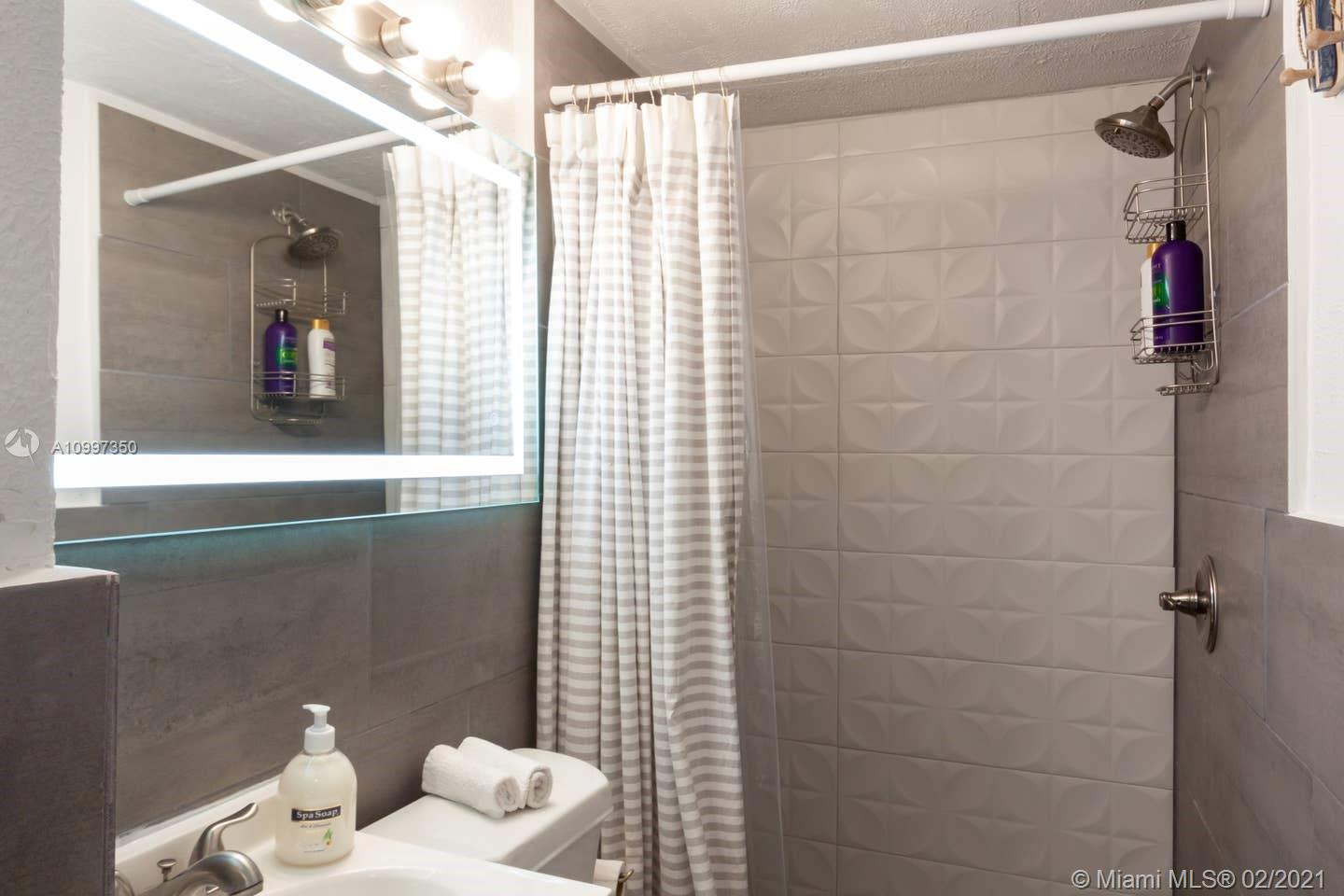 See details / 1368 sq. ft. $ 2021-02-10 0 Photo