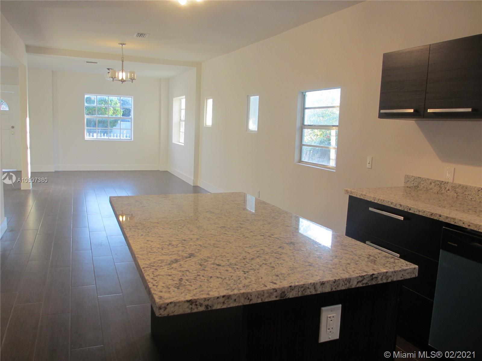 See details / 2456 sq. ft. $ 2021-02-10 0 Photo