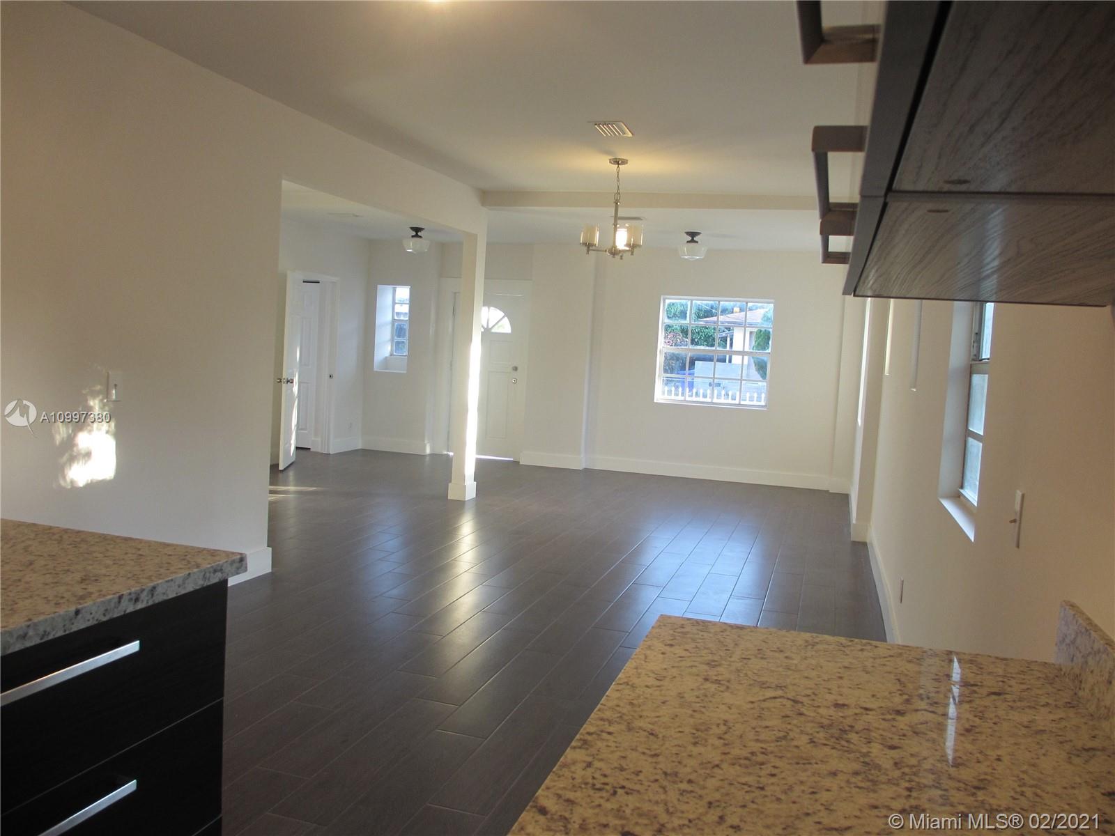 See details / 2456 sq. ft. $ 2021-02-10 0 Photo