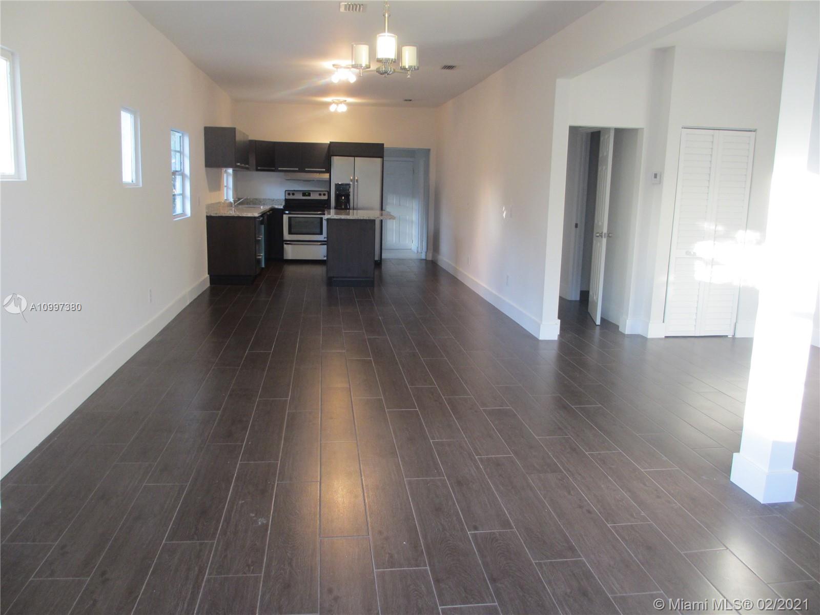 See details / 2456 sq. ft. $ 2021-02-10 0 Photo