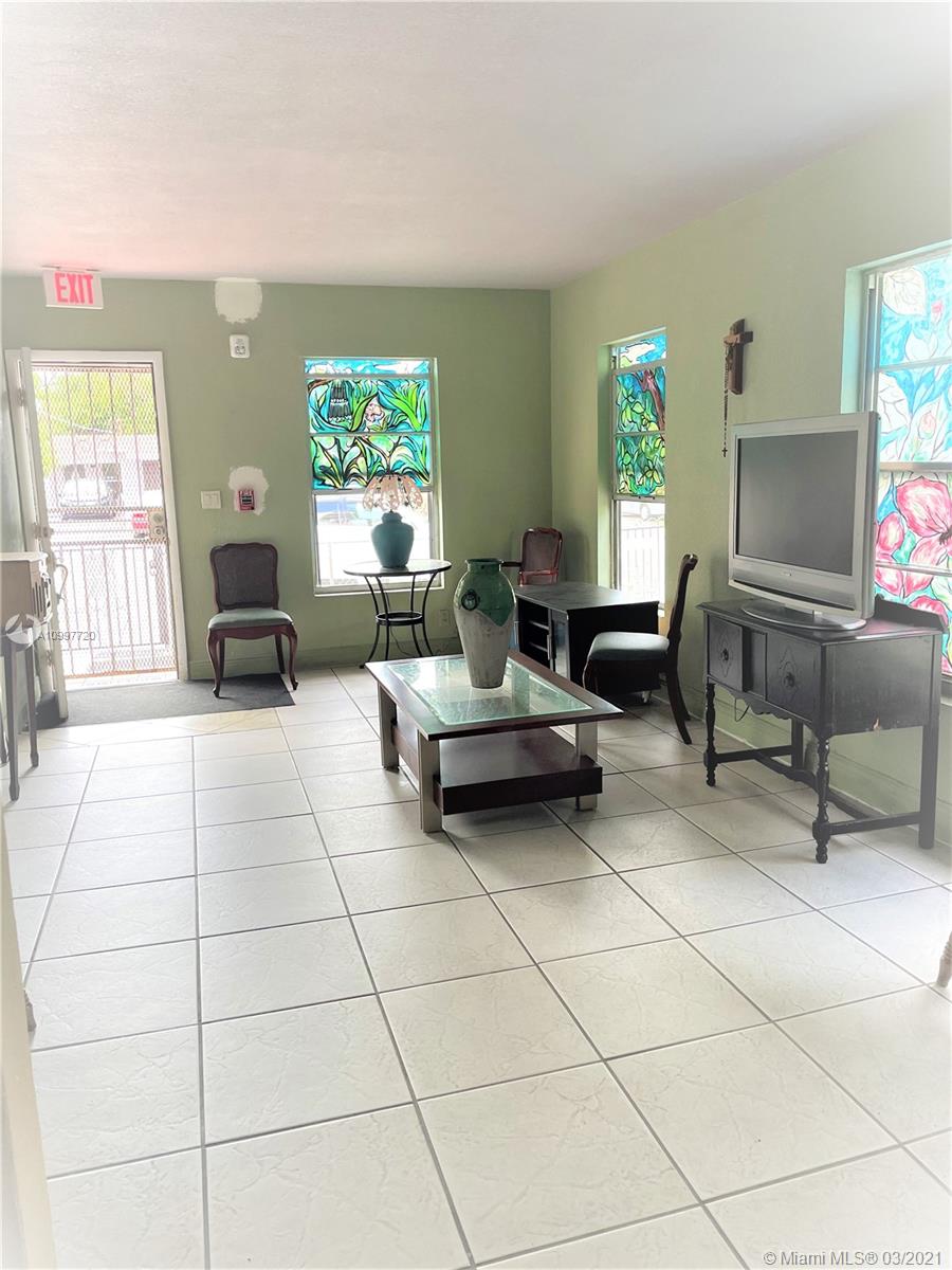 See details / 3245 sq. ft. $ 2021-02-11 0 Photo