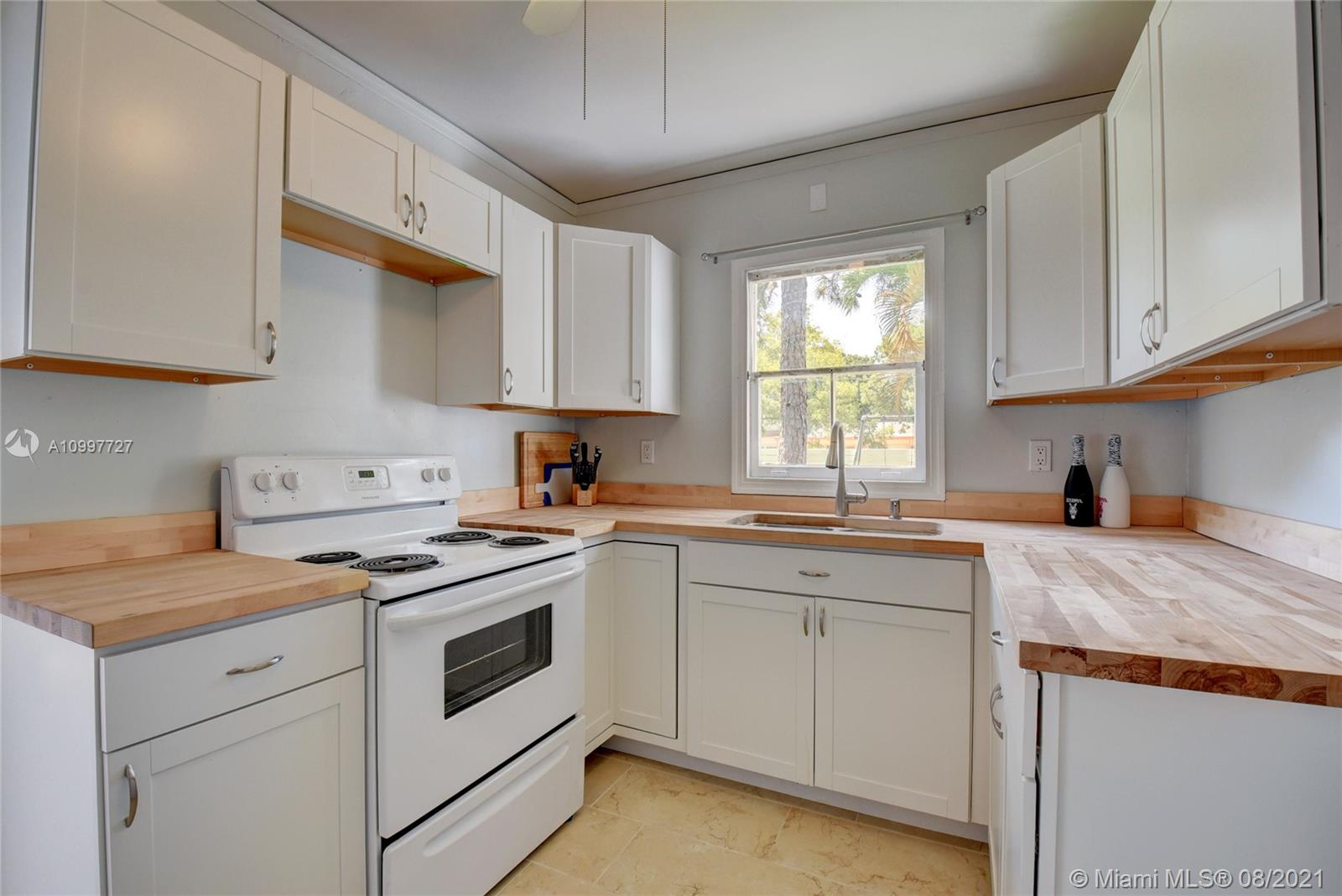 See details / 2500 sq. ft. $ 2021-02-11 0 Photo