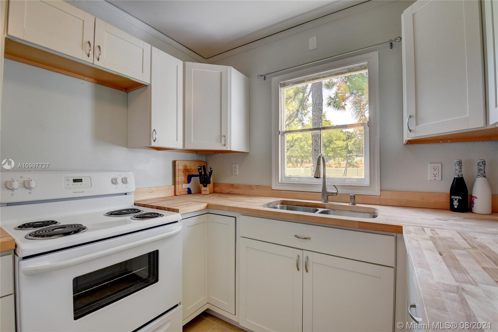 See details / 2500 sq. ft. $ 2021-02-11 0 Photo