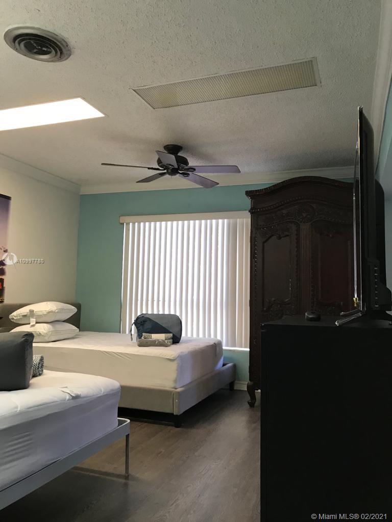 See details / 2549 sq. ft. $ 2021-02-11 0 Photo
