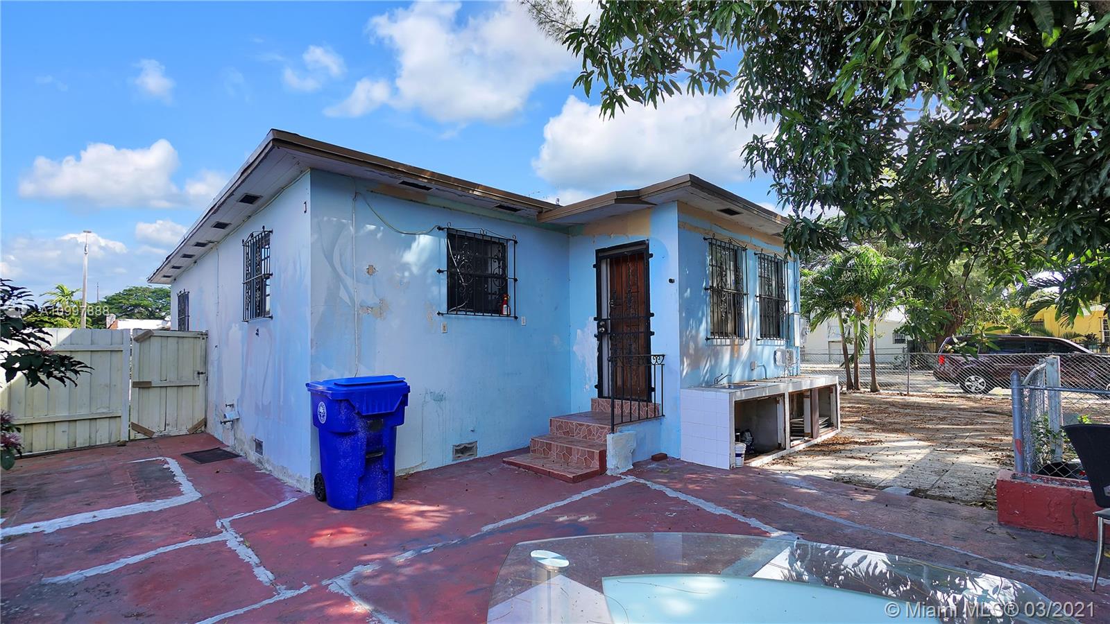 See details / 1895 sq. ft. $ 2021-02-11 0 Photo