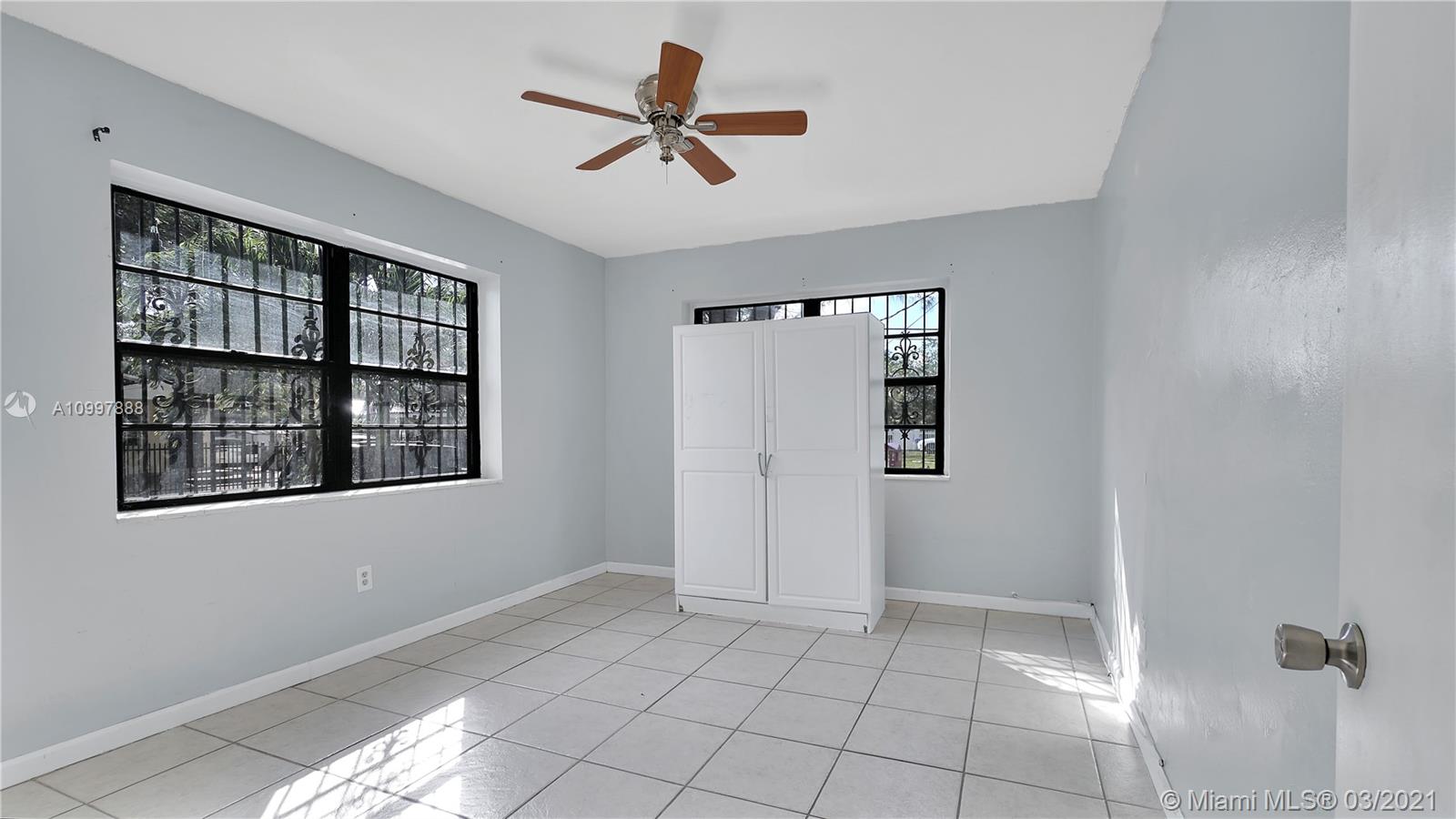 See details / 1895 sq. ft. $ 2021-02-11 0 Photo