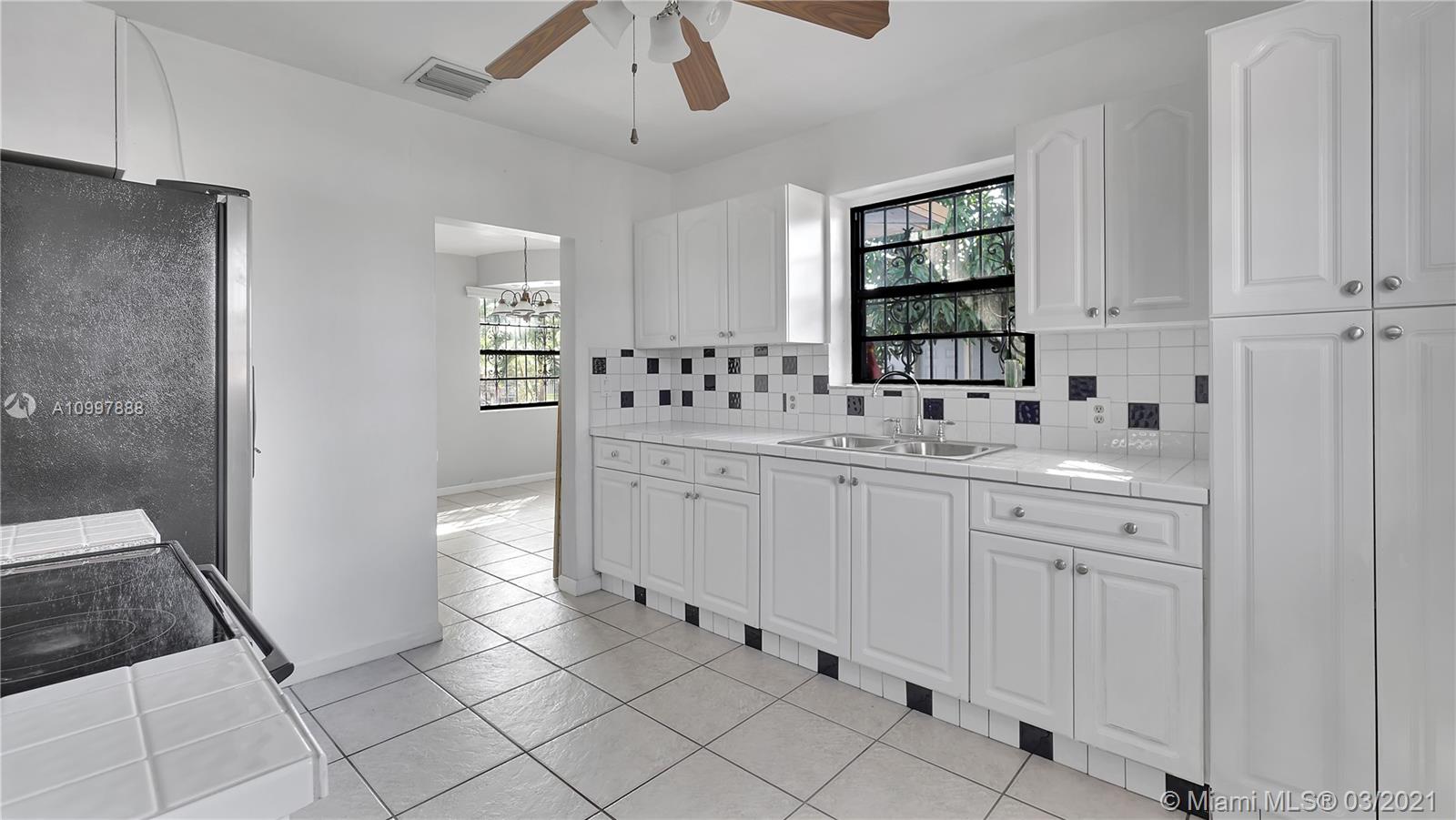 See details / 1895 sq. ft. $ 2021-02-11 0 Photo