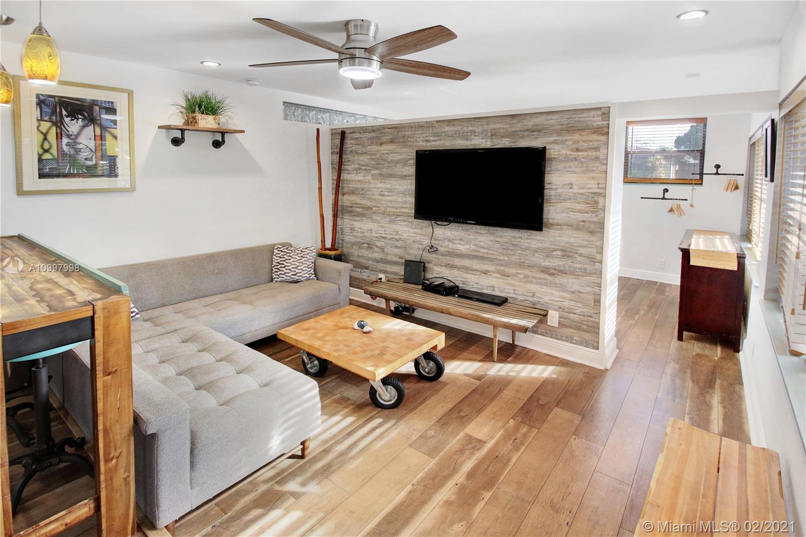 See details / 1415 sq. ft. $ 2021-02-11 0 Photo
