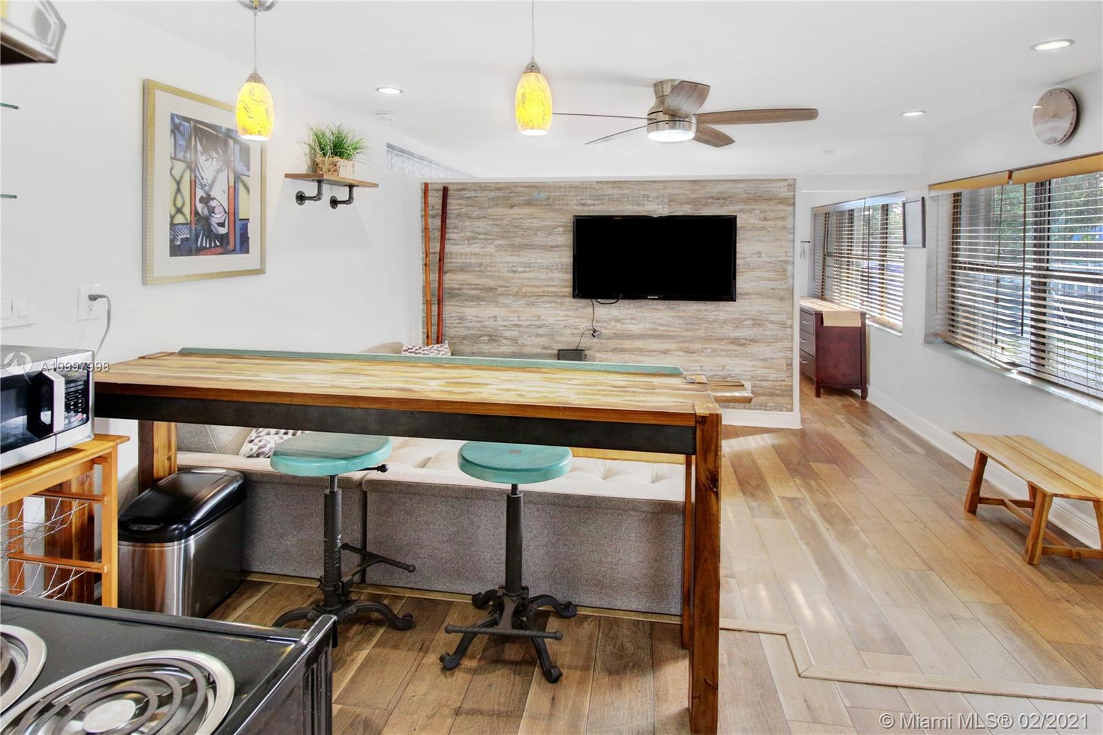 See details / 1415 sq. ft. $ 2021-02-11 0 Photo