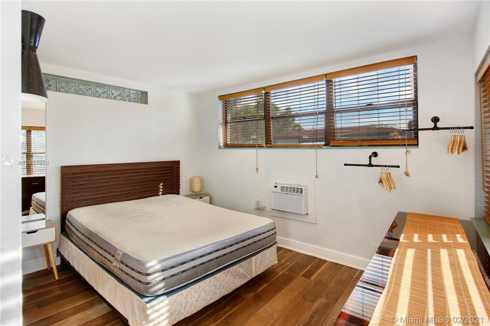 See details / 1415 sq. ft. $ 2021-02-11 0 Photo