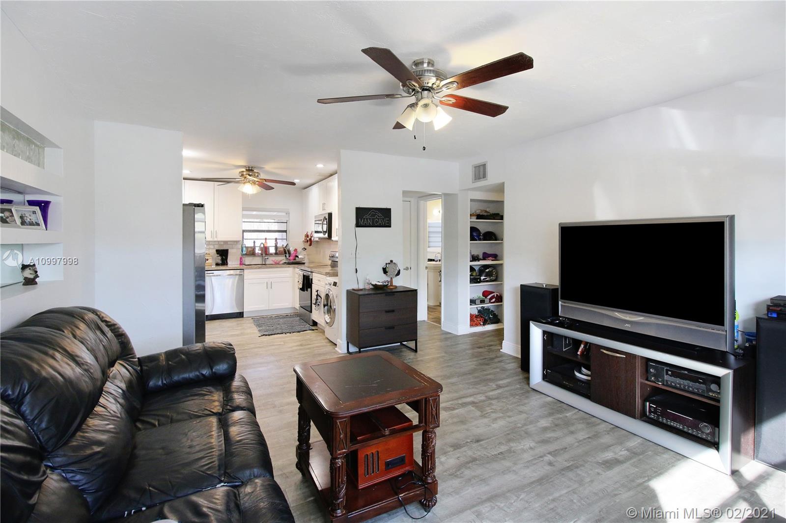 See details / 1415 sq. ft. $ 2021-02-11 0 Photo
