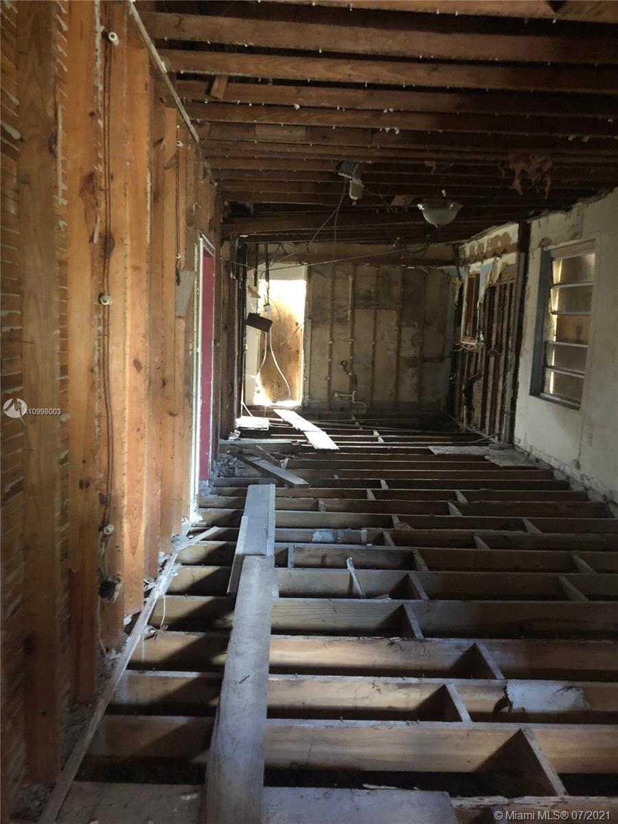 See details / 1631 sq. ft. $ 2021-03-04 0 Photo