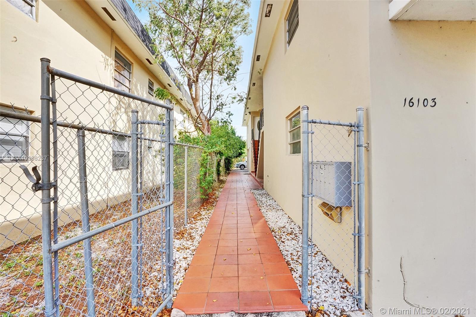 See details / 4562 sq. ft. $ 2021-02-11 0 Photo