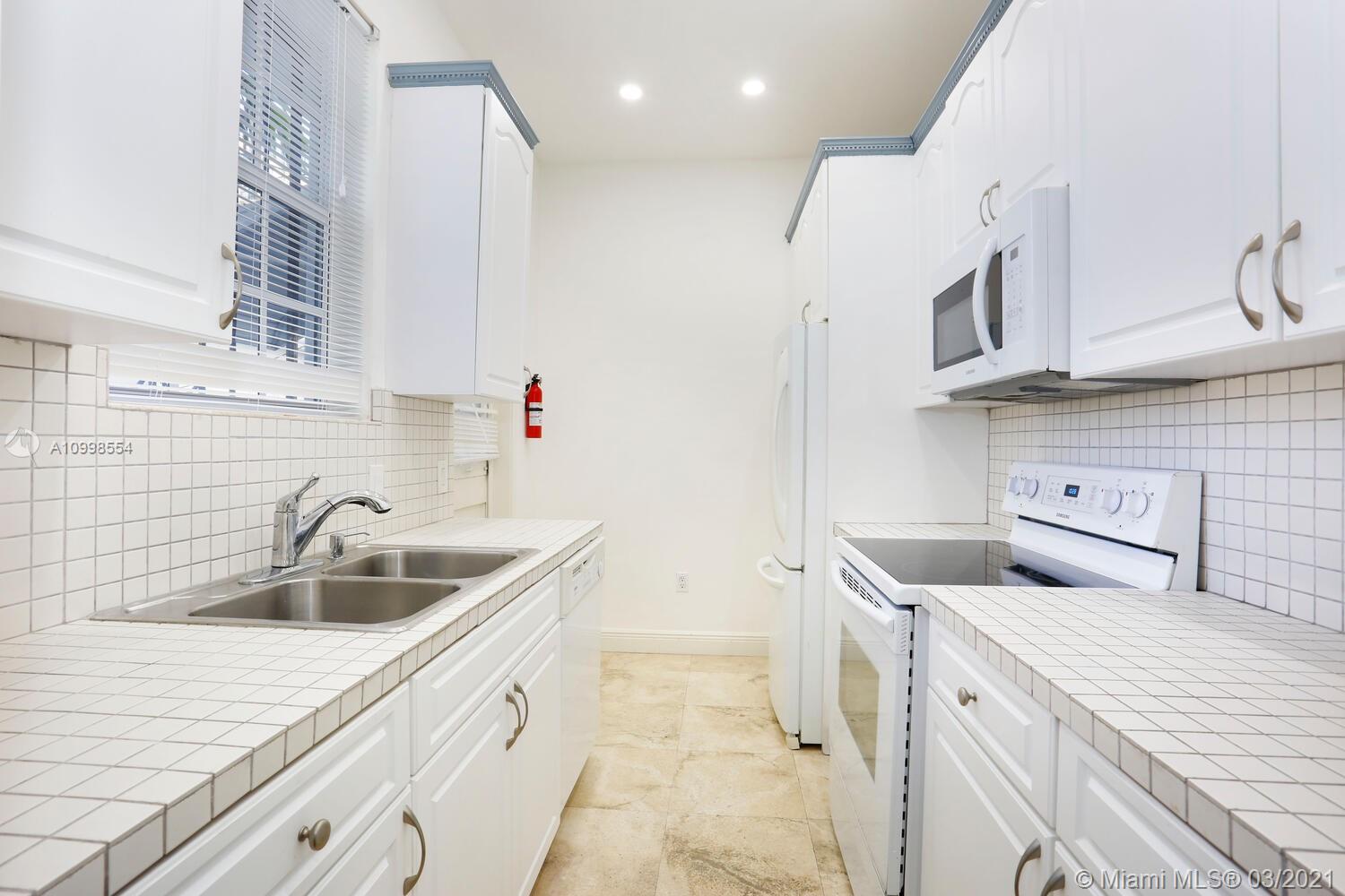 See details / 2635 sq. ft. $ 2021-02-12 0 Photo