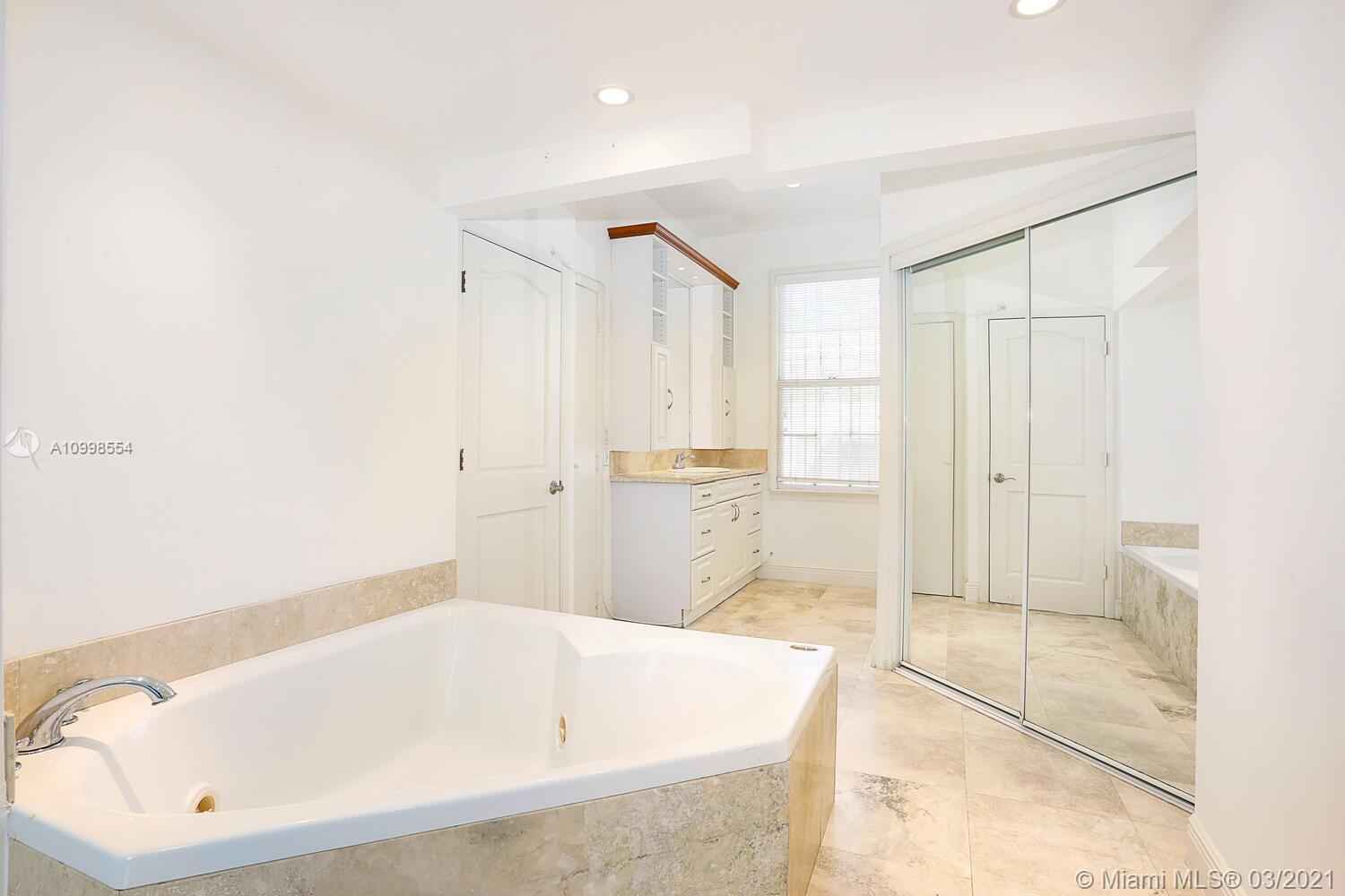 See details / 2635 sq. ft. $ 2021-02-12 0 Photo