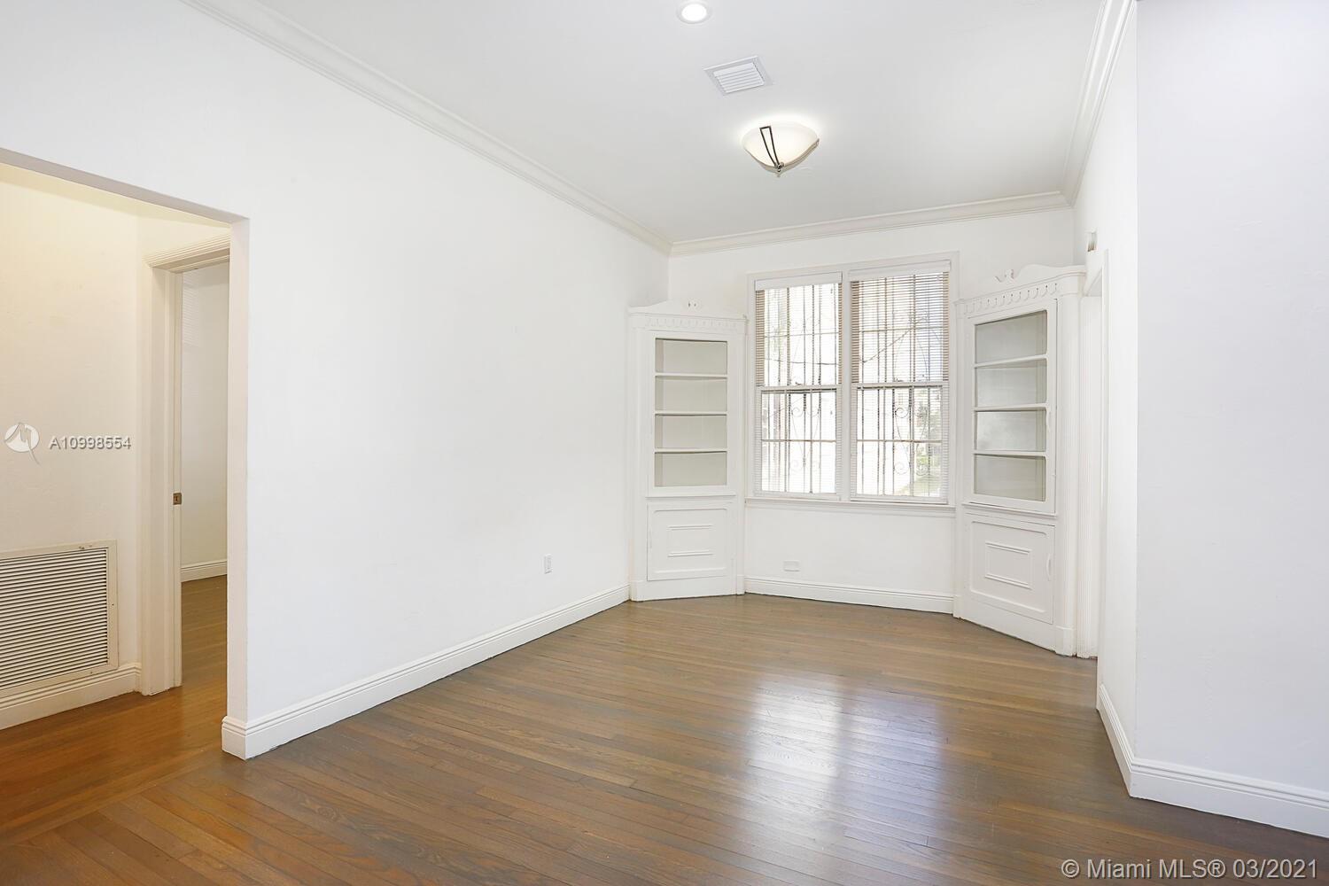 See details / 2635 sq. ft. $ 2021-02-12 0 Photo