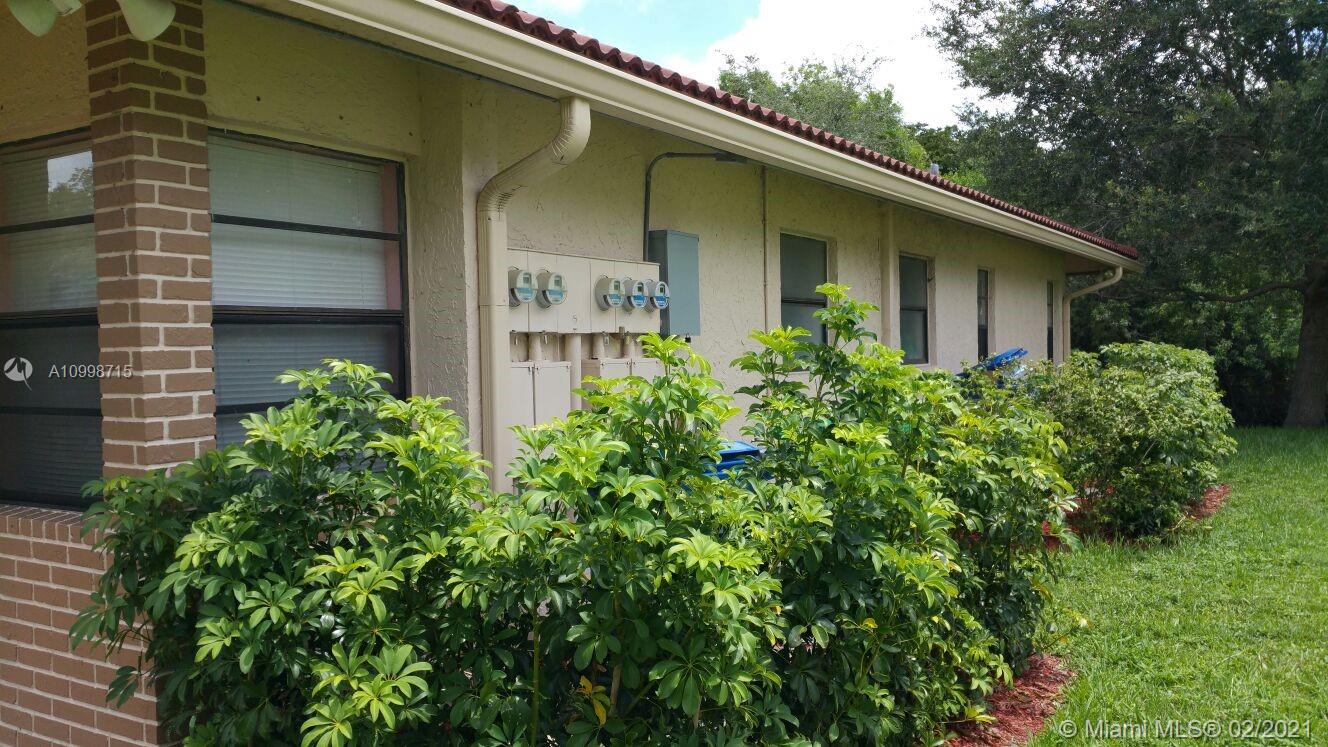 See details / 4313 sq. ft. $ 2021-02-12 0 Photo