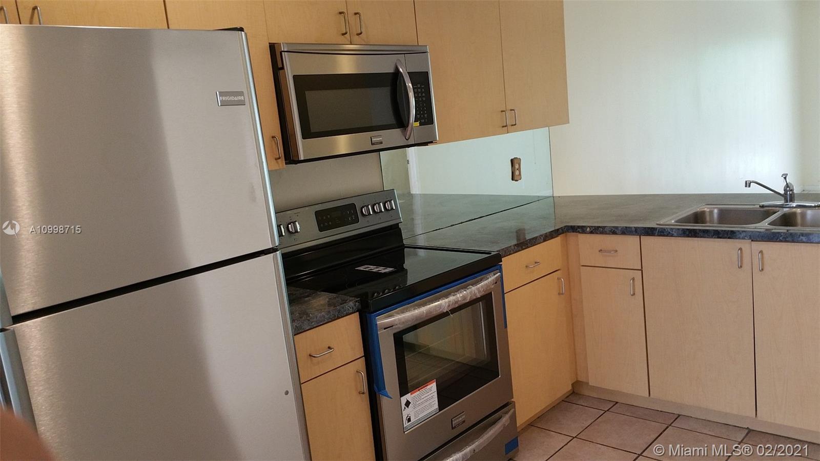 See details / 4313 sq. ft. $ 2021-02-12 0 Photo