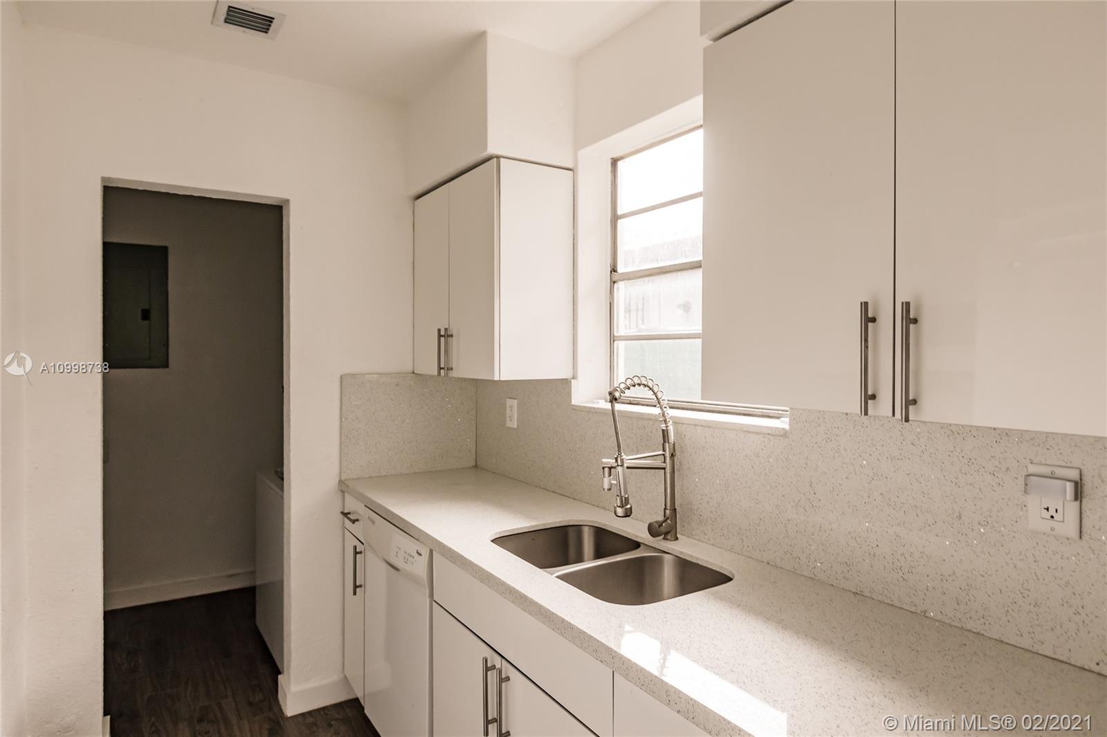See details / 1518 sq. ft. $ 2021-02-12 0 Photo