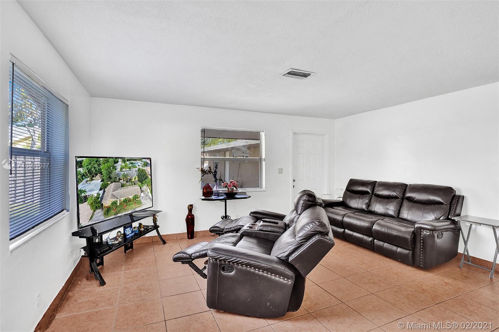 See details / 2504 sq. ft. $ 2021-02-13 0 Photo