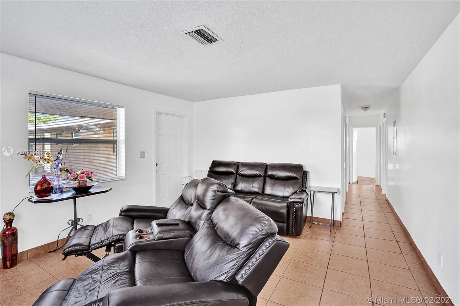 See details / 2504 sq. ft. $ 2021-02-13 0 Photo