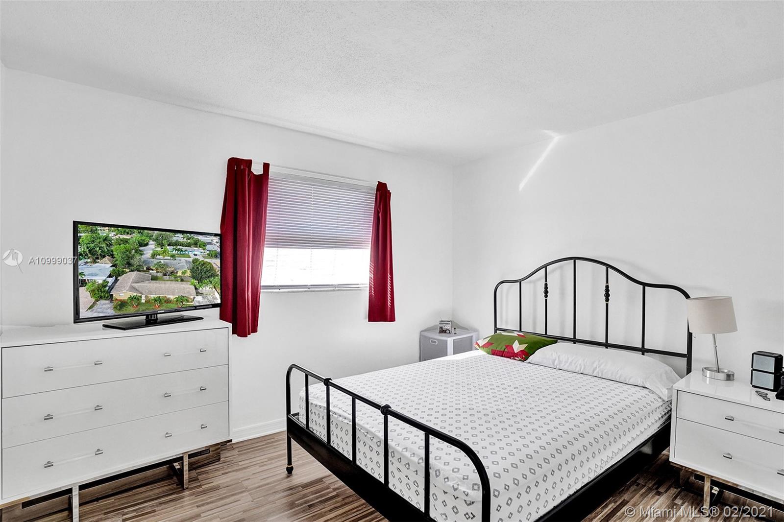 See details / 2504 sq. ft. $ 2021-02-13 0 Photo