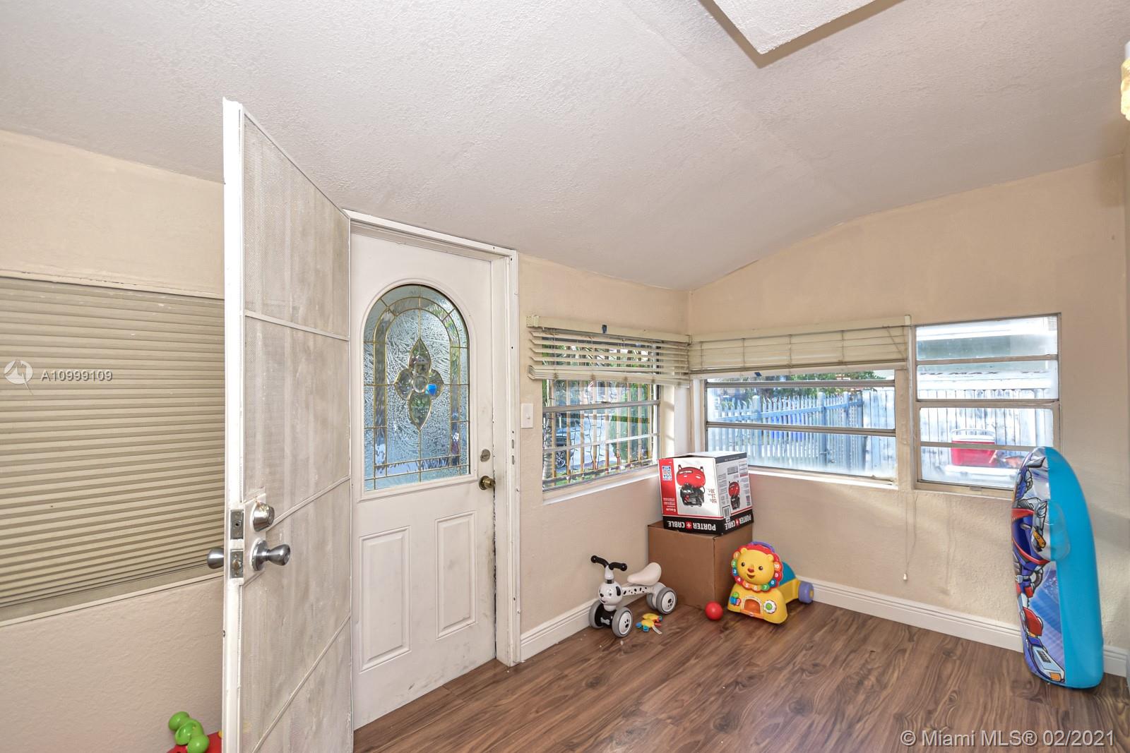 See details / 2031 sq. ft. $ 2021-02-23 0 Photo