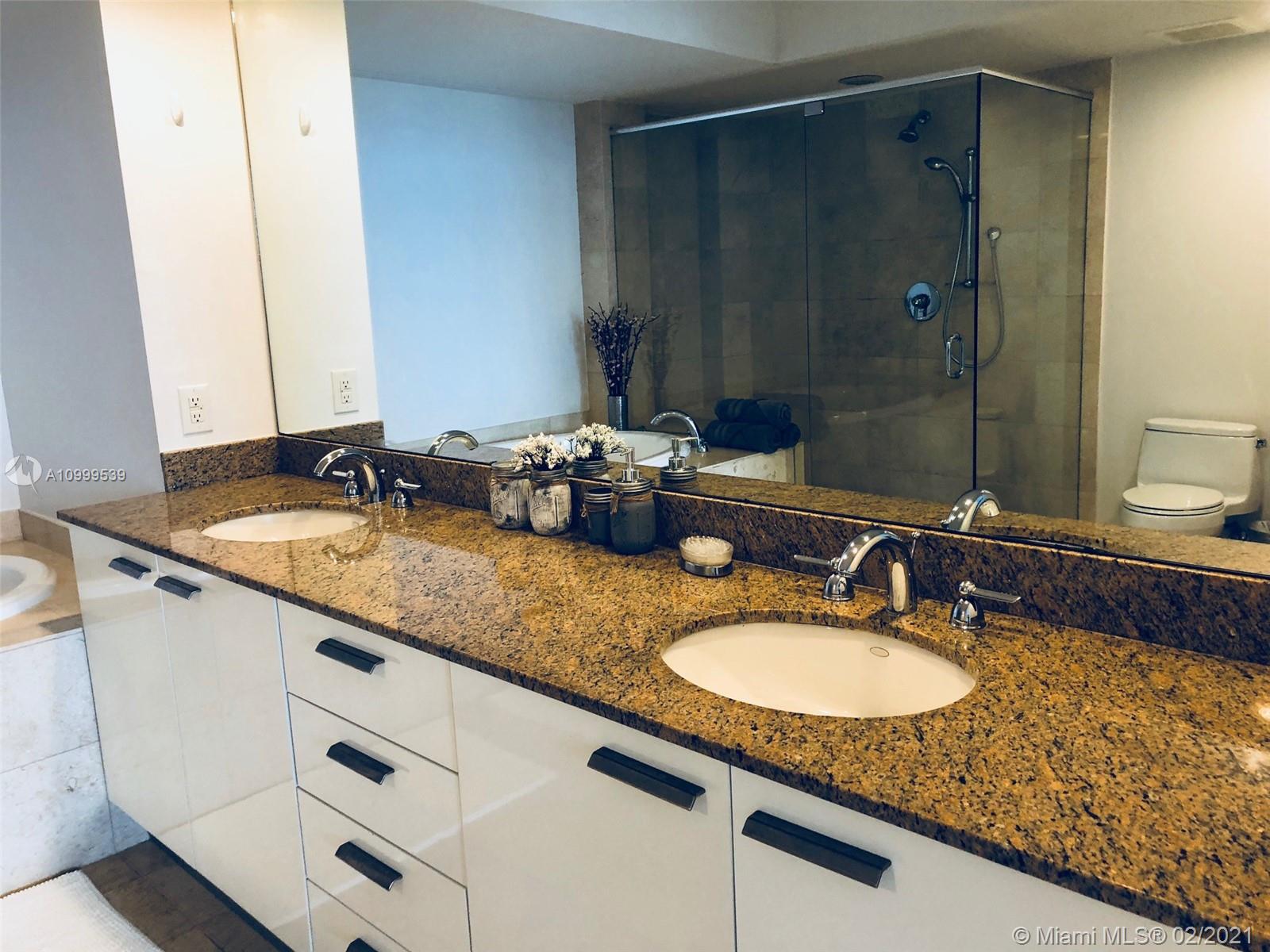 Ver detalles 3202 3 / 3 2065 sq. ft. $ 2021-02-15 0 foto