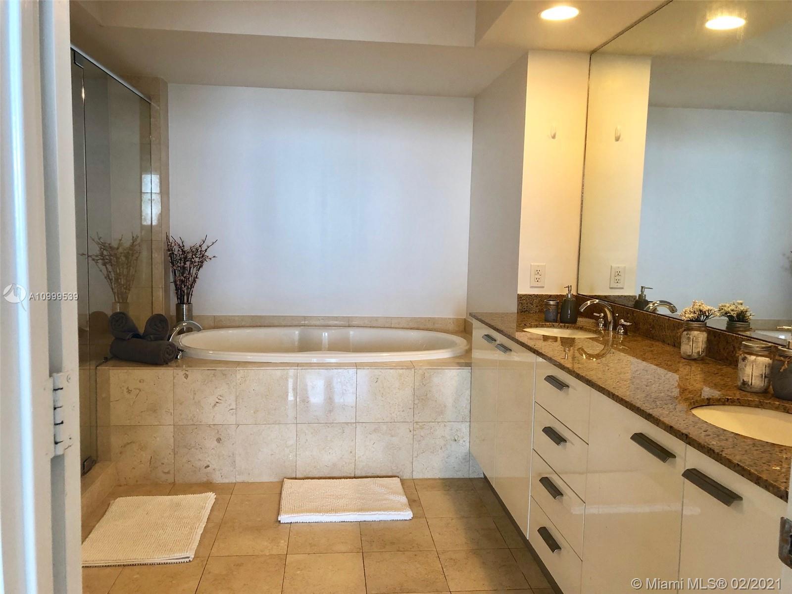 Ver detalles 3202 3 / 3 2065 sq. ft. $ 2021-02-15 0 foto