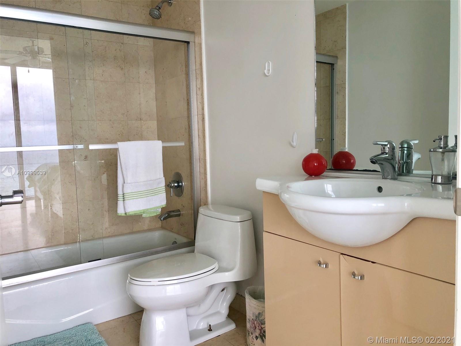 Ver detalles 3202 3 / 3 2065 sq. ft. $ 2021-02-15 0 foto