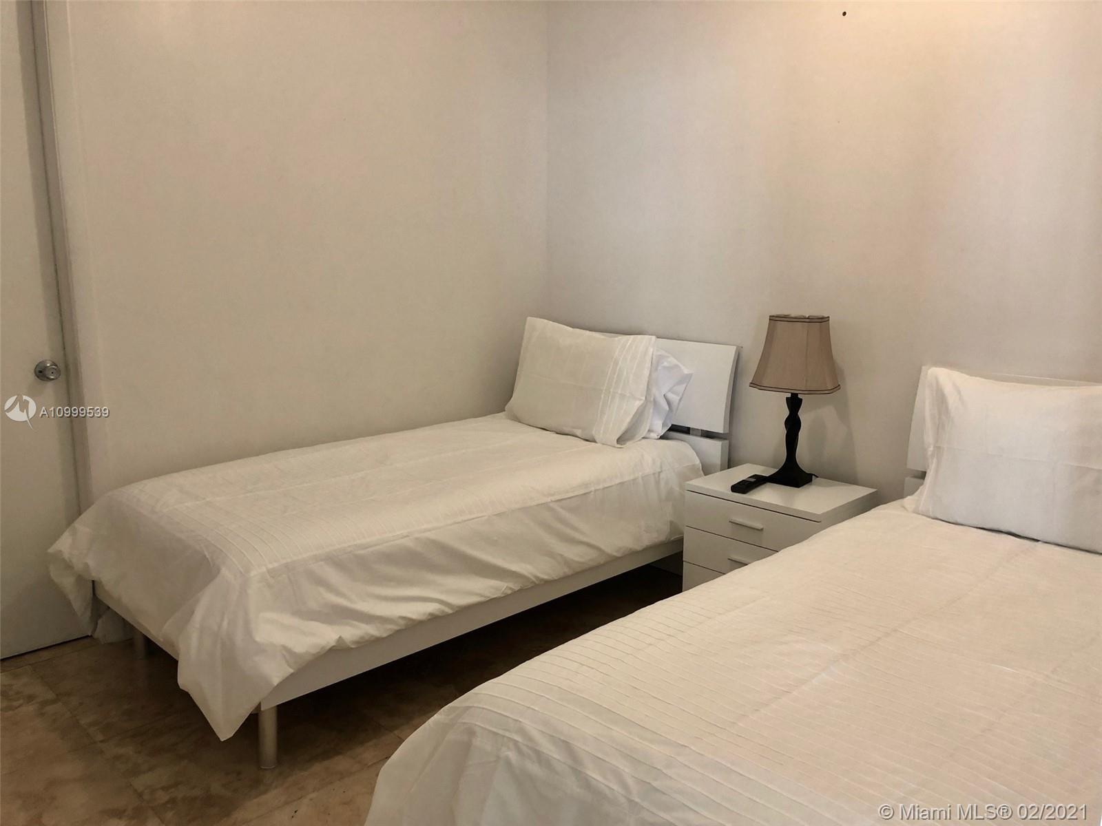 Ver detalles 3202 3 / 3 2065 sq. ft. $ 2021-02-15 0 foto