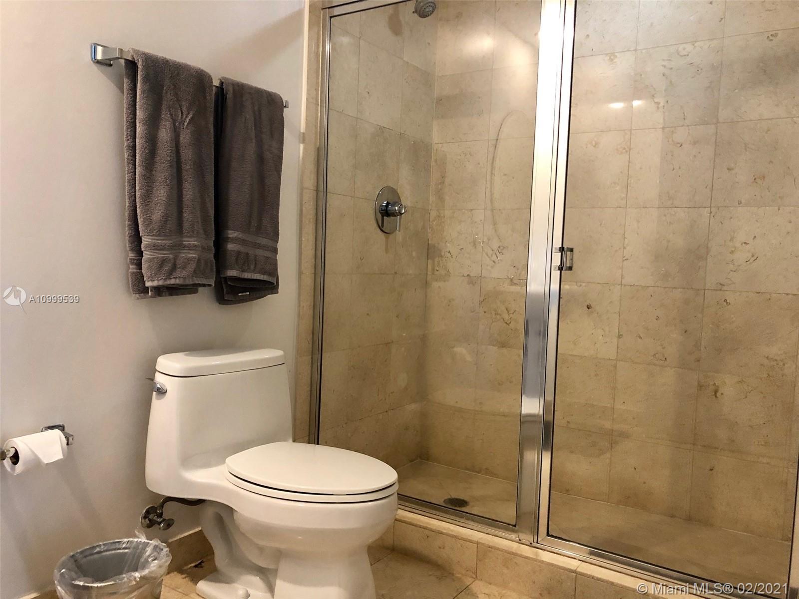 Ver detalles 3202 3 / 3 2065 sq. ft. $ 2021-02-15 0 foto