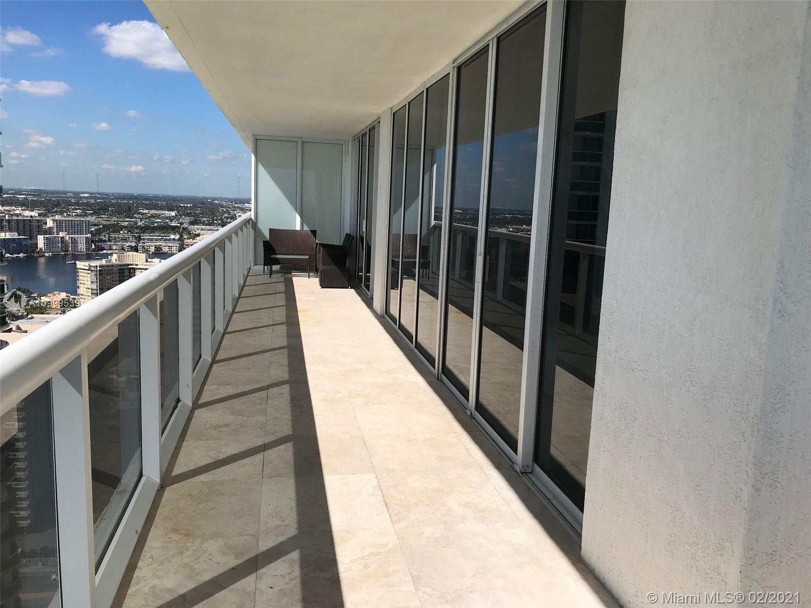 Ver detalles 3202 3 / 3 2065 sq. ft. $ 2021-02-15 0 foto
