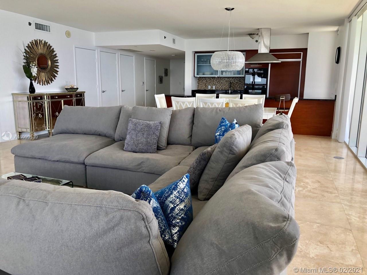 Ver detalles 3202 3 / 3 2065 sq. ft. $ 2021-02-15 0 foto