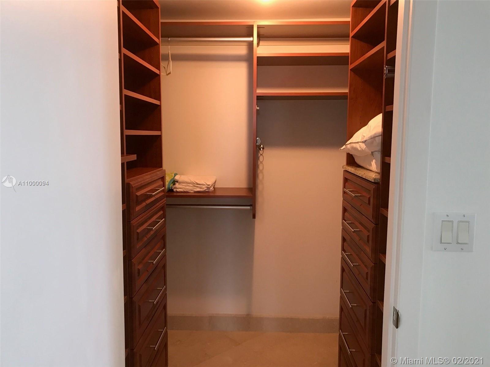 Ver detalles 1706 2 / 2 1841 sq. ft. $ 2021-02-16 0 foto