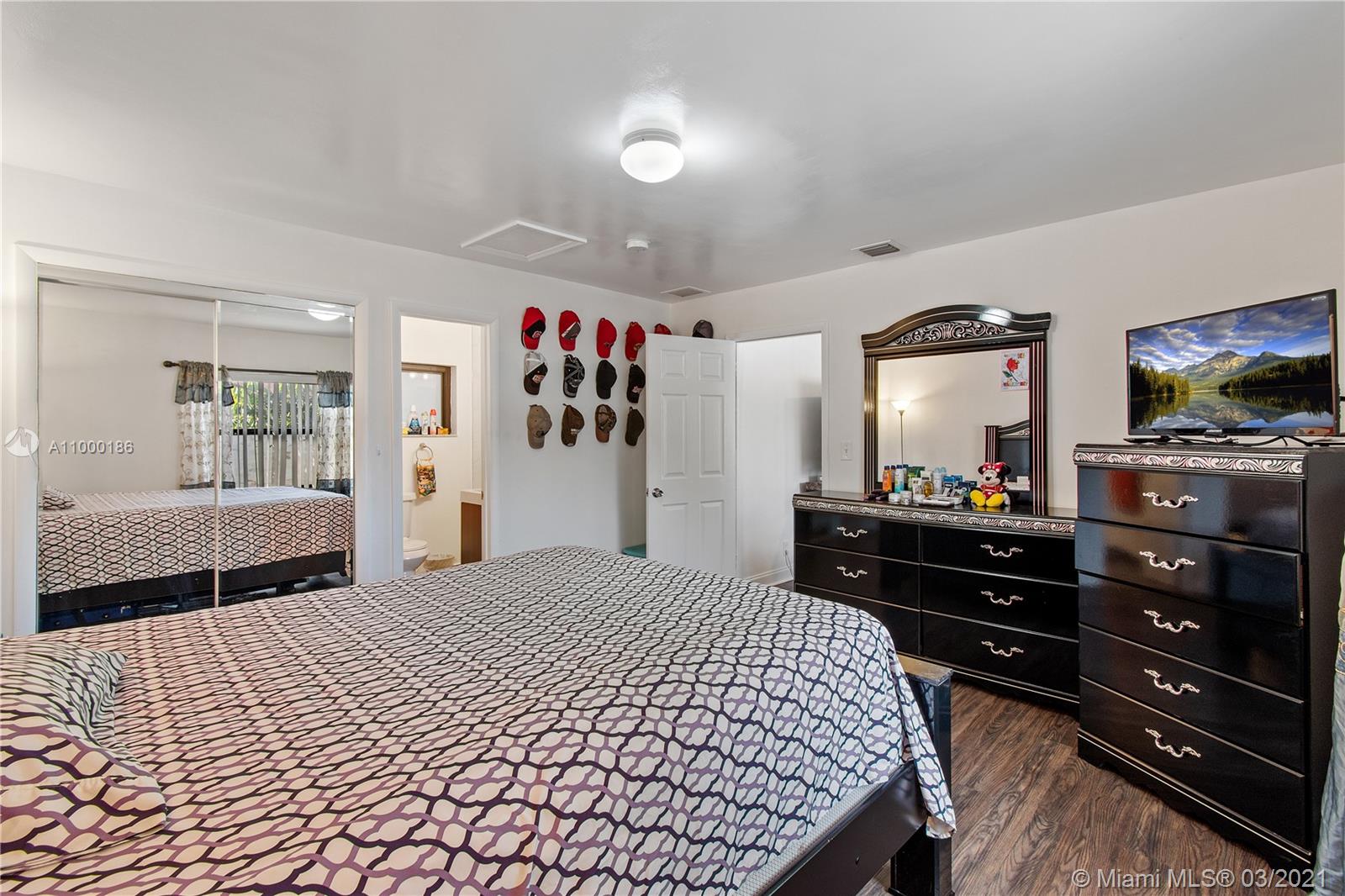 See details / 1356 sq. ft. $ 2021-02-16 0 Photo