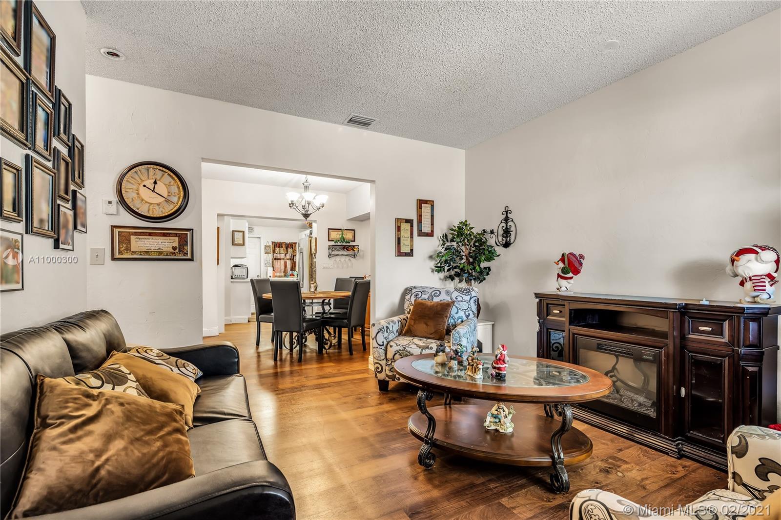 See details / 2012 sq. ft. $ 2021-02-16 0 Photo
