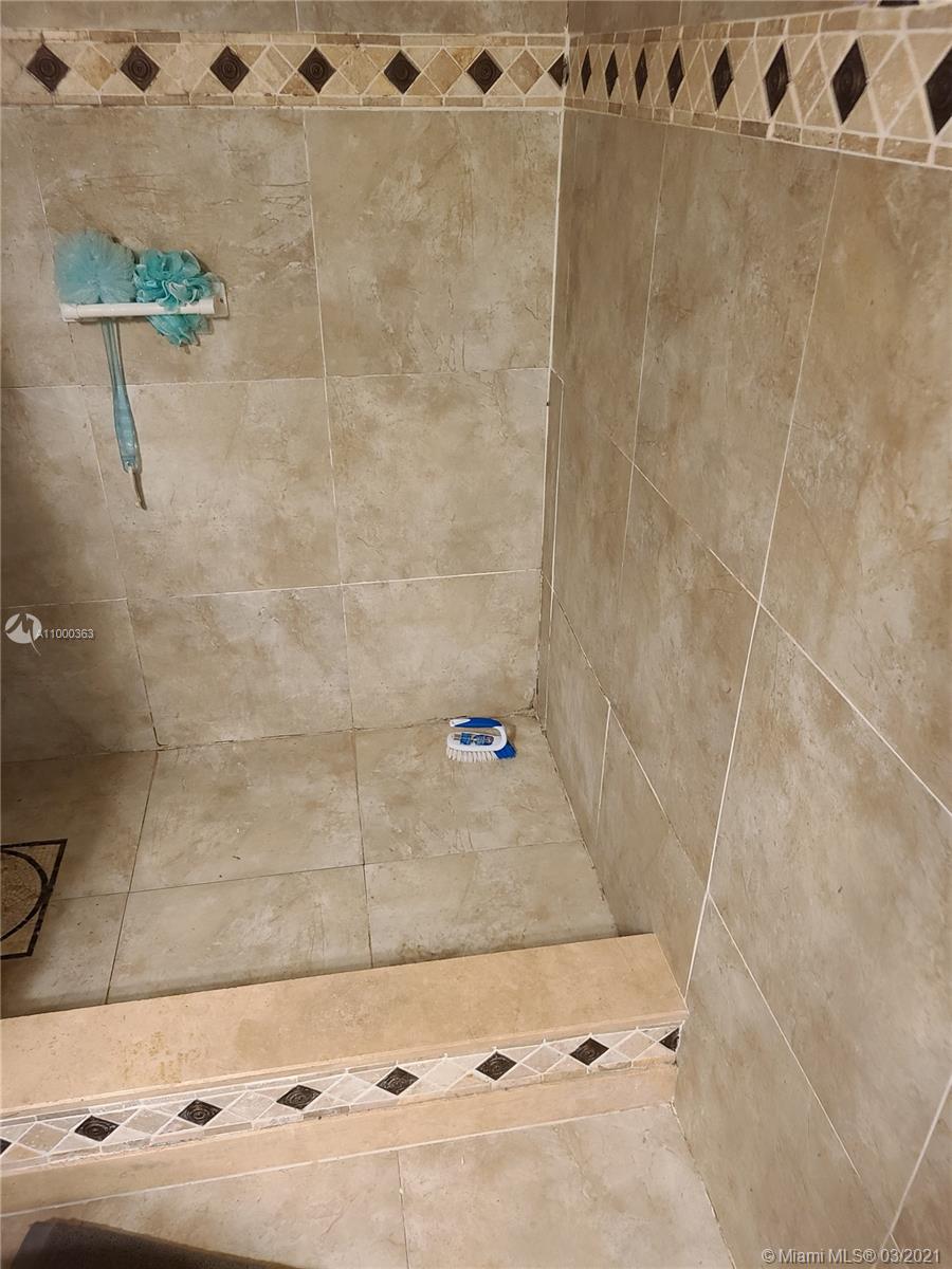 See details / 1111 sq. ft. $ 2021-02-17 0 Photo
