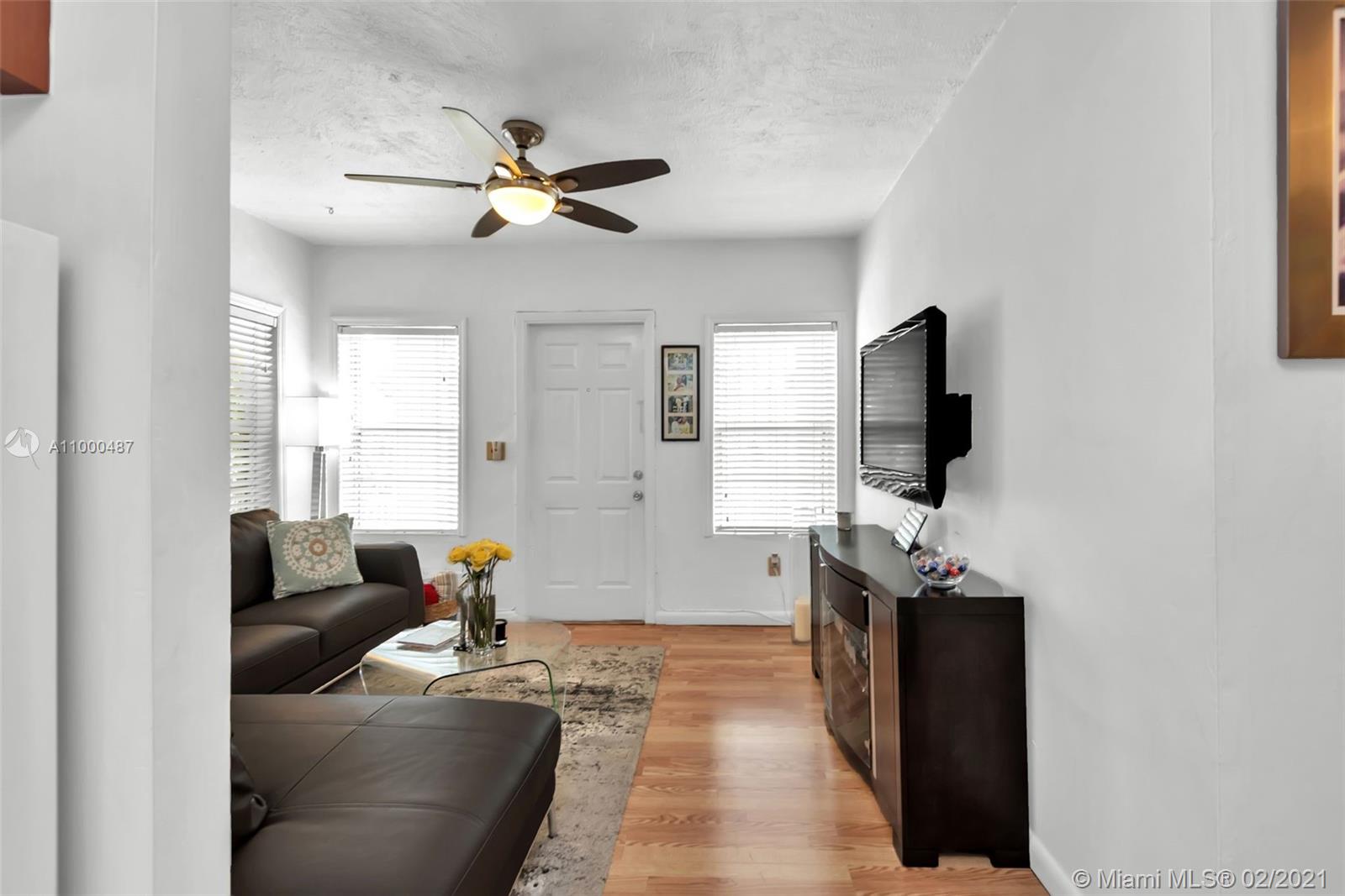 See details / 1475 sq. ft. $ 2021-02-17 0 Photo
