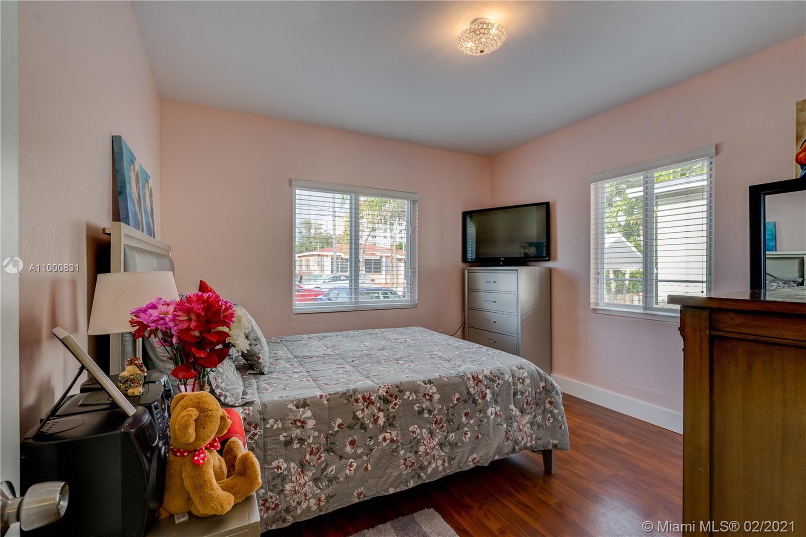 See details / 1613 sq. ft. $ 2021-02-17 0 Photo