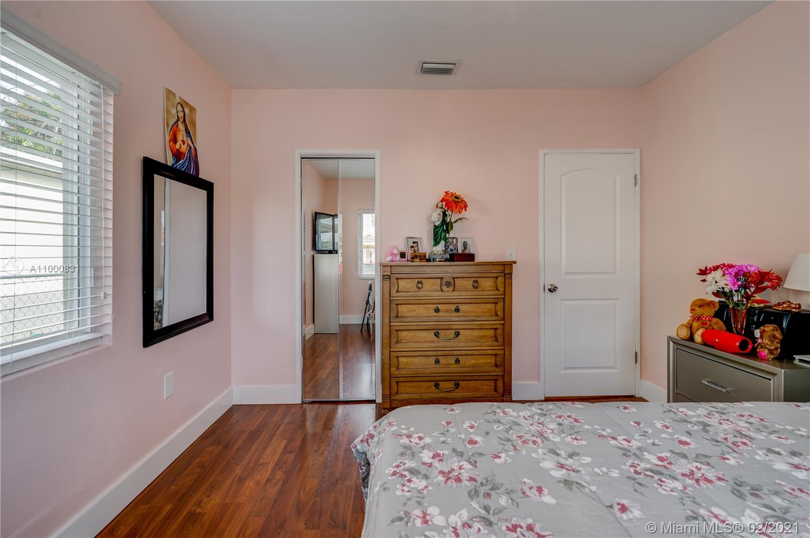See details / 1613 sq. ft. $ 2021-02-17 0 Photo