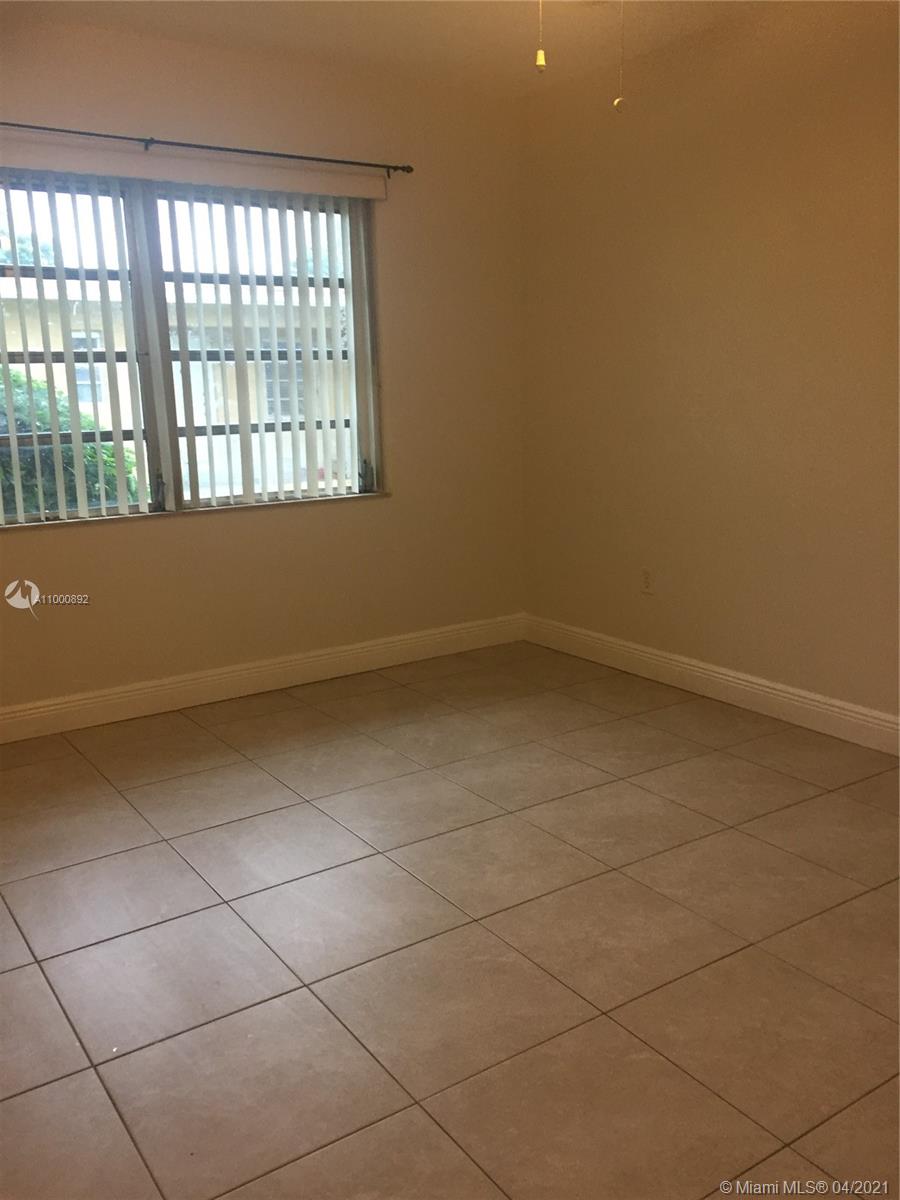 See details / 3252 sq. ft. $ 2021-02-17 0 Photo