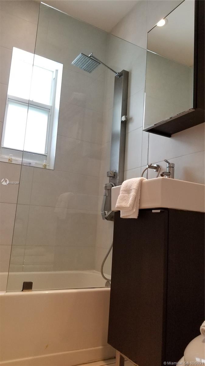See details / 2972 sq. ft. $ 2021-02-18 0 Photo