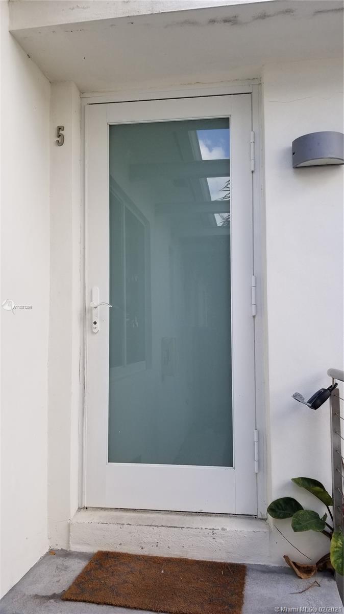 See details / 2972 sq. ft. $ 2021-02-18 0 Photo