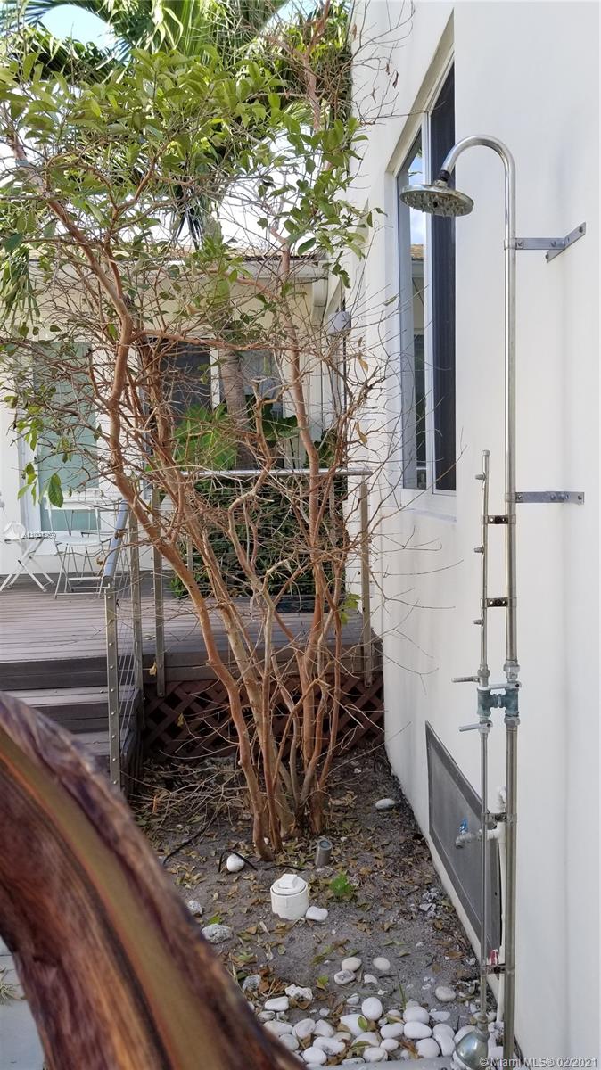 See details / 2972 sq. ft. $ 2021-02-18 0 Photo