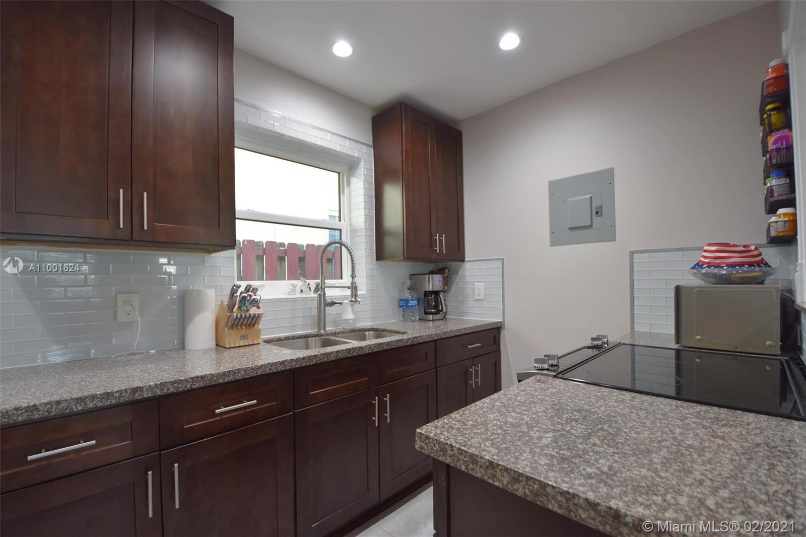 See details / 1569 sq. ft. $ 2021-02-19 0 Photo