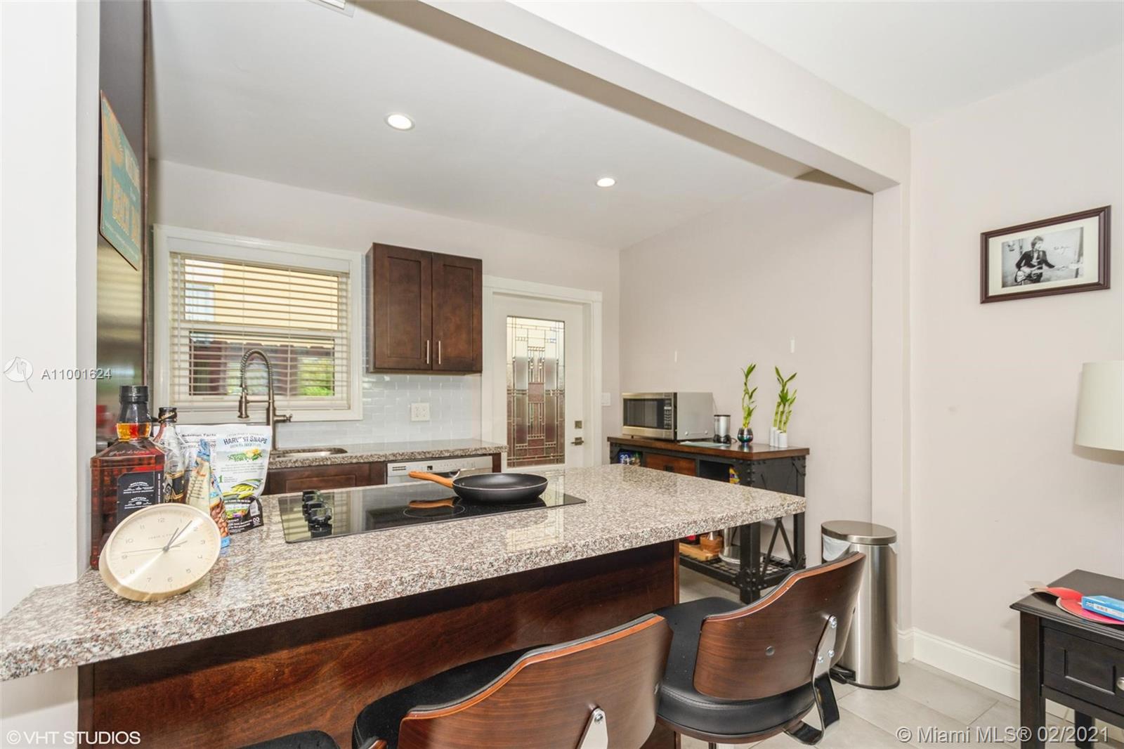 See details / 1569 sq. ft. $ 2021-02-19 0 Photo