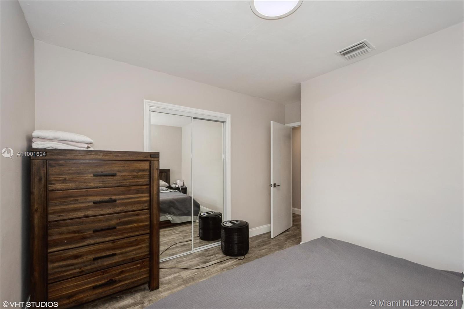 See details / 1569 sq. ft. $ 2021-02-19 0 Photo