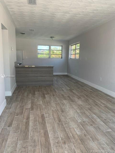 See details / 1590 sq. ft. $ 2021-02-21 0 Photo